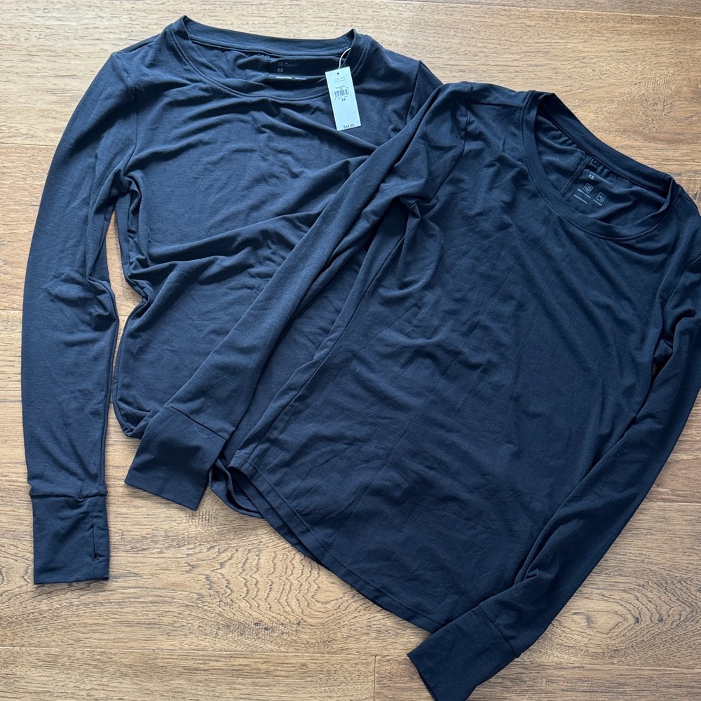 LOT OF 2 GAP FIT LONG SLEEVE TEES XS